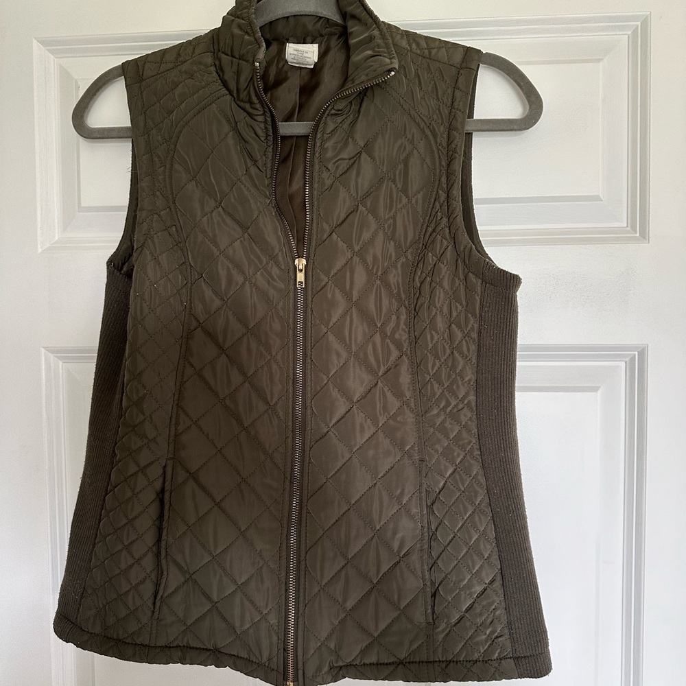 Quilted Olive Green Sleeveless Jacket